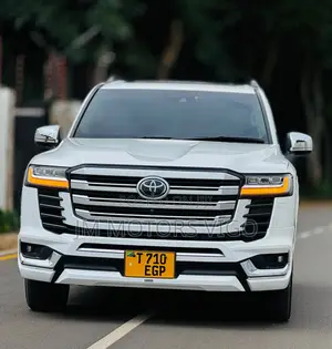 Toyota Land Cruiser 2022 White