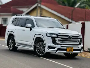 Toyota Land Cruiser 2022 White