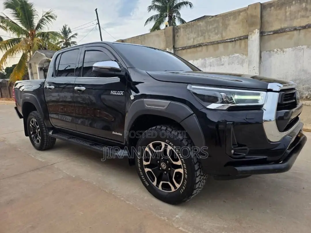 Toyota Hilux Revo Double Cab Deisel 2.8 AWD 2022 Black