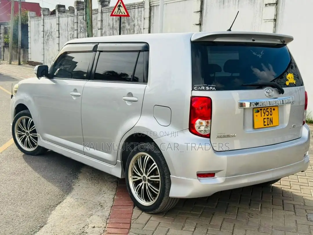 Toyota Corolla Rumion 2009 Silver