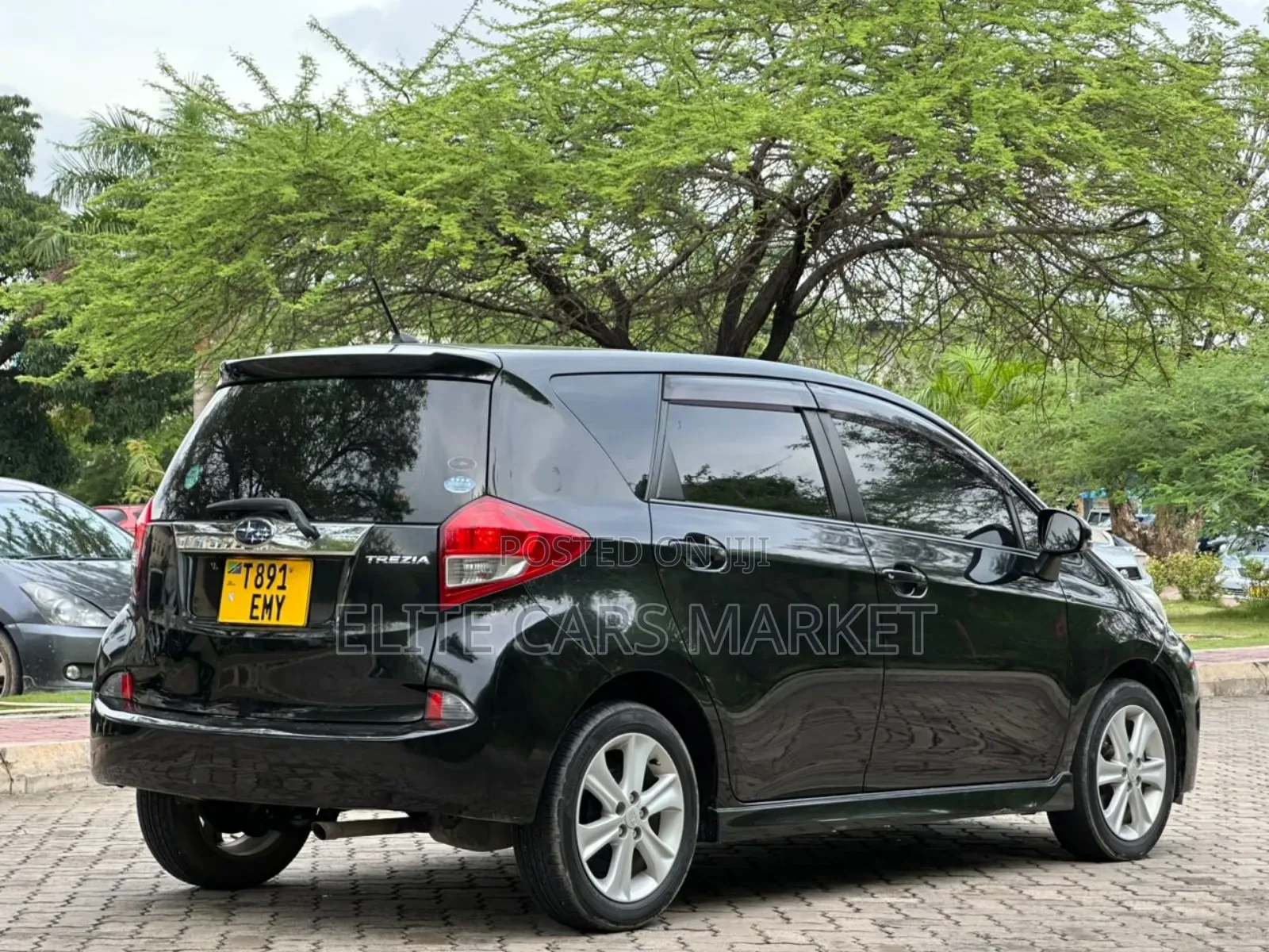 Subaru Trezia 2011 Black