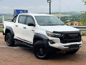New Toyota Hilux 2025 White