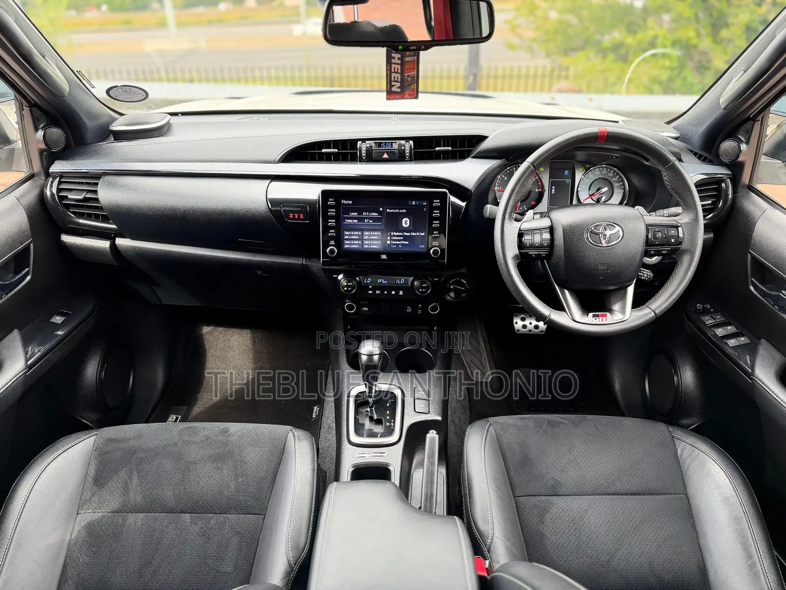 New Toyota Hilux 2025 White