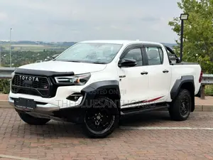 New Toyota Hilux 2025 White