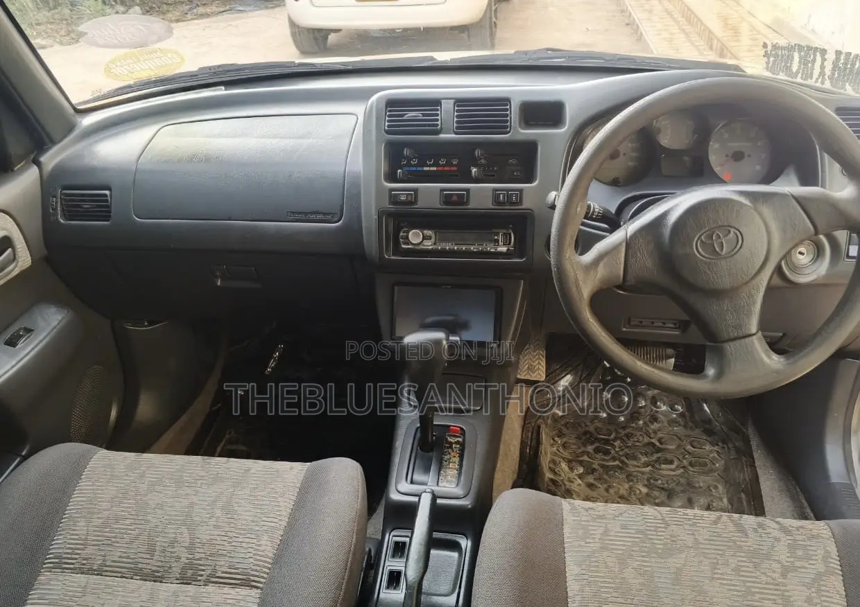 Toyota RAV4 1999 Silver