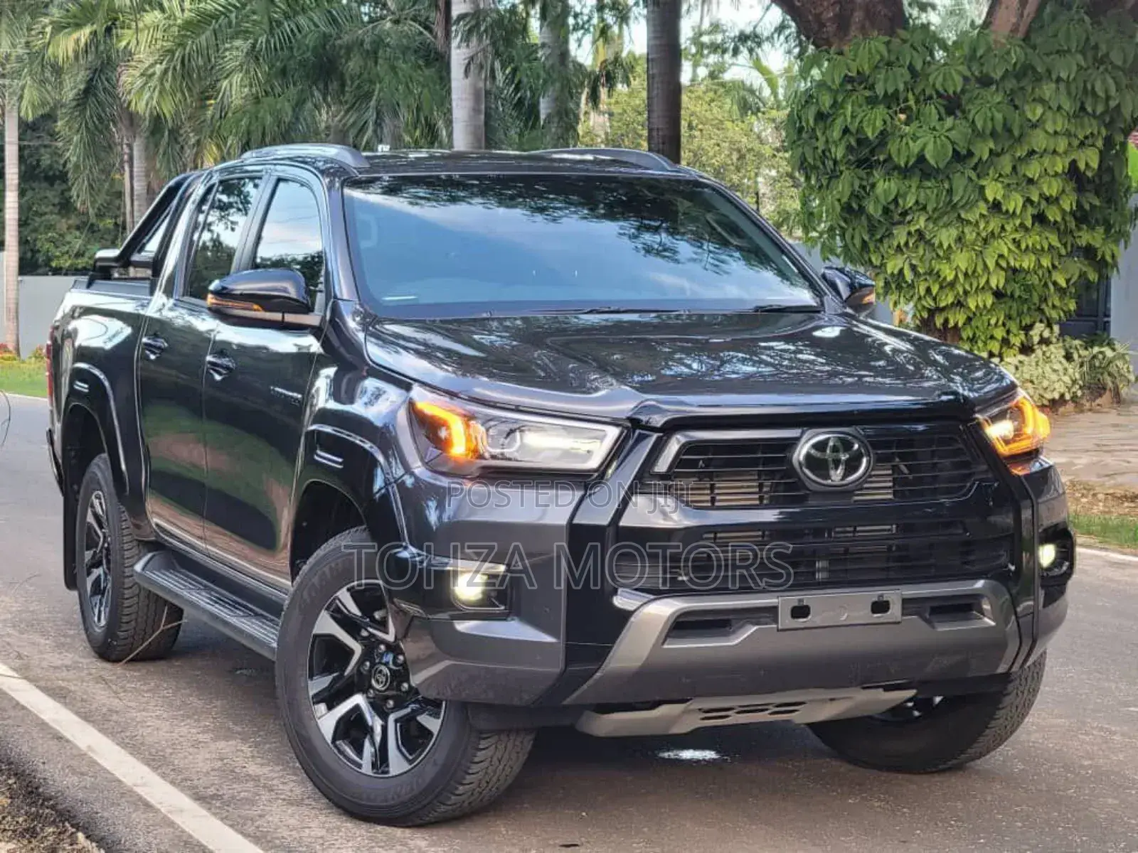 Toyota Hilux 2025 Gray
