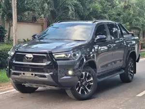 Toyota Hilux 2025 Gray