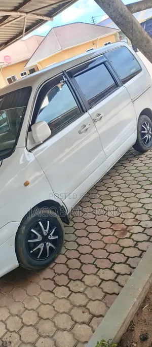 Toyota Noah 2002 White