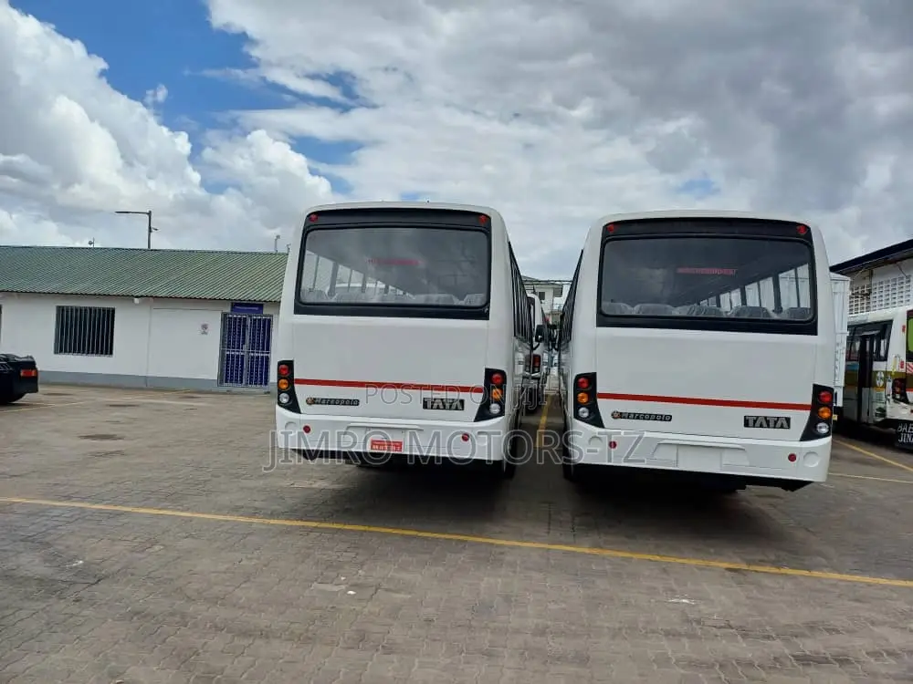 New Tata Starbus Ultra Skool 2025 White