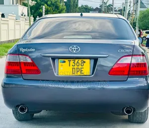 Toyota Crown Royale 2005 Gray