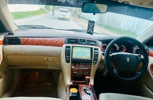 Toyota Crown Royale 2005 Gray