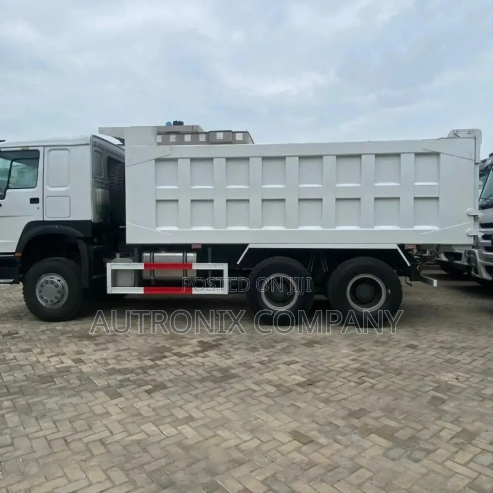 Howo 380hp Dump Track
