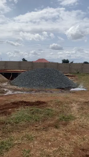 Wauzaji Na Wasambazaji Kokoto Nyeusi