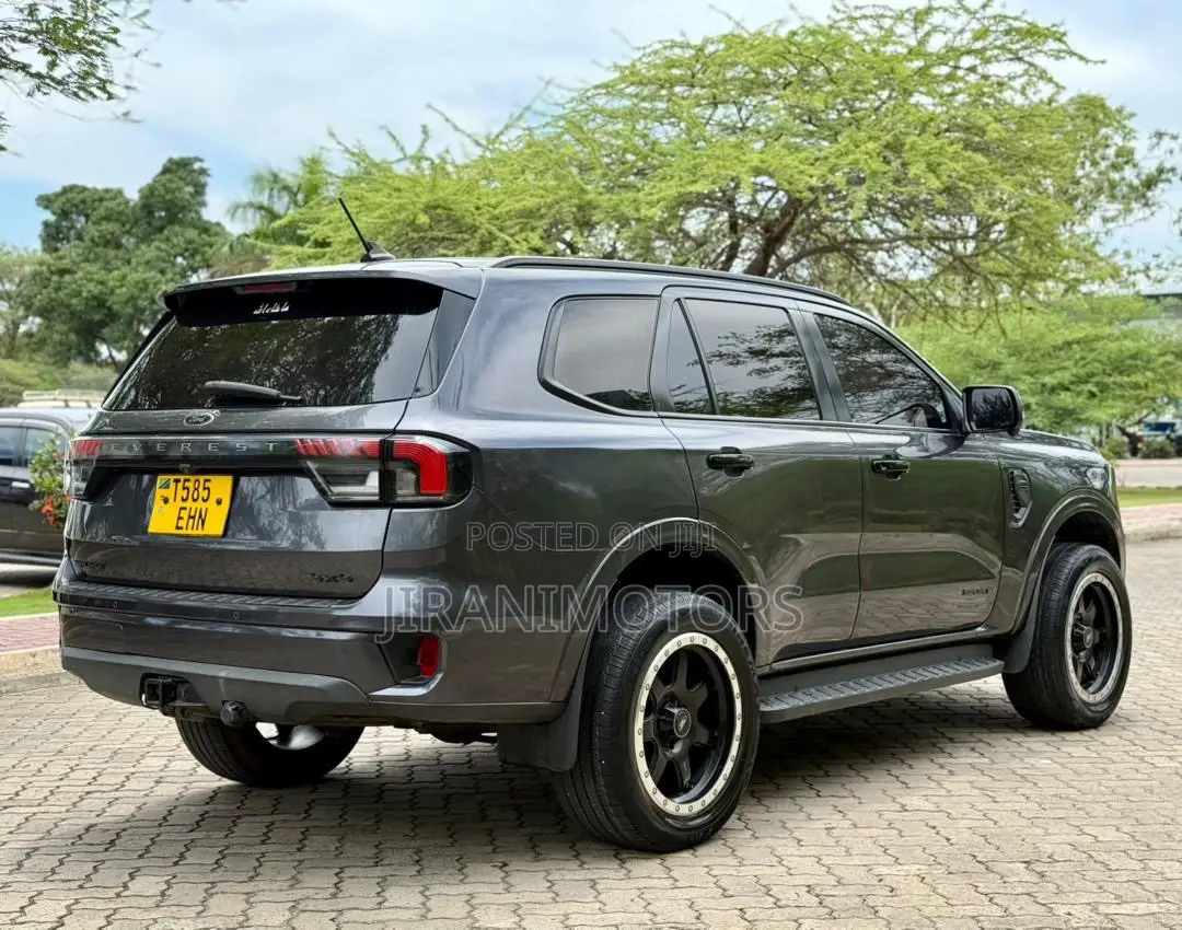 Ford Everest 2021 Black