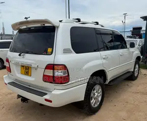 Toyota Land Cruiser HDJ 100 2005 White