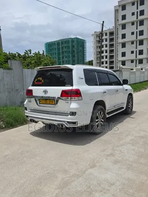 Toyota Land Cruiser 2014 White
