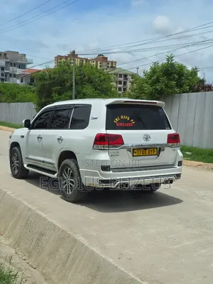 Toyota Land Cruiser 2014 White