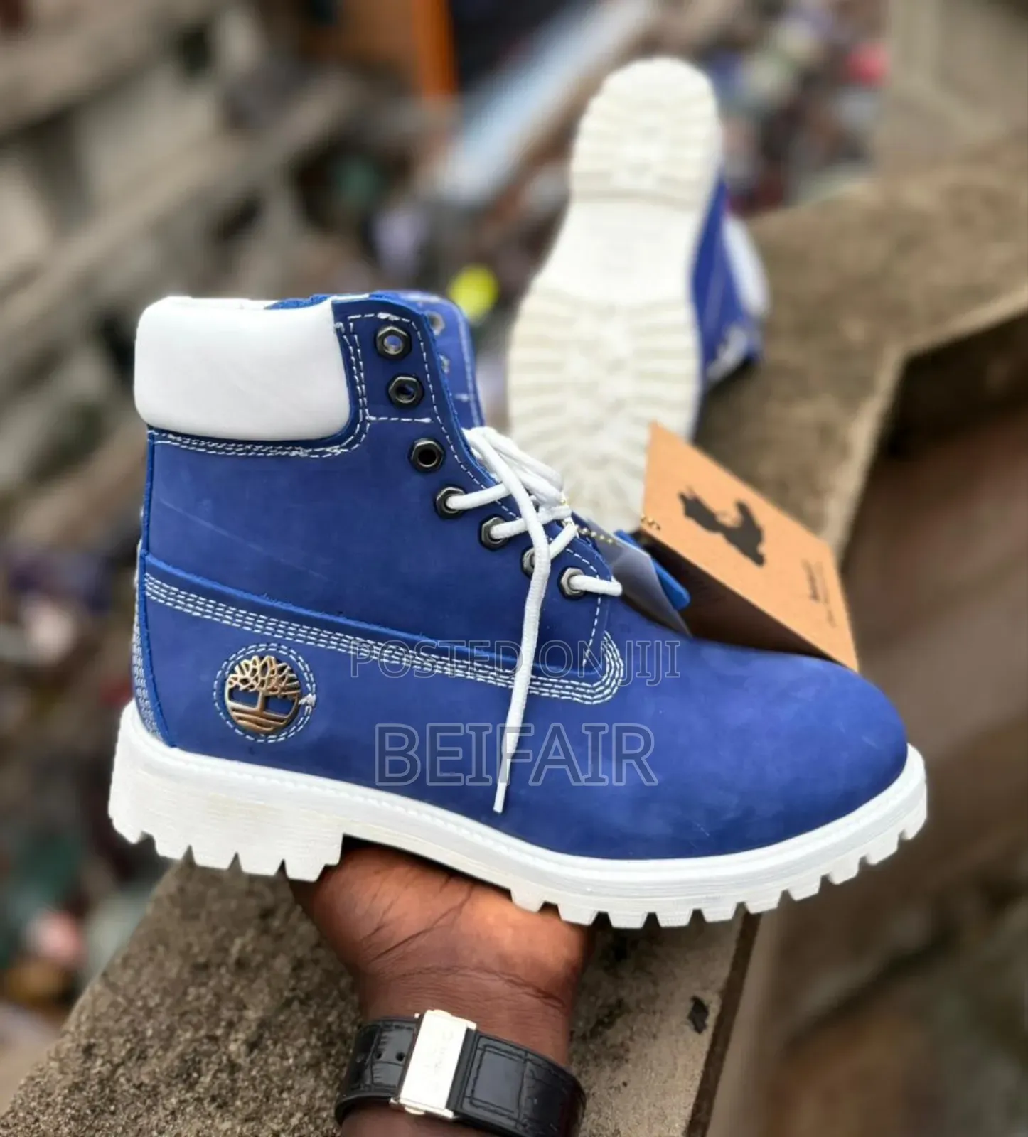 Timbs Nyeupe Na Bluu