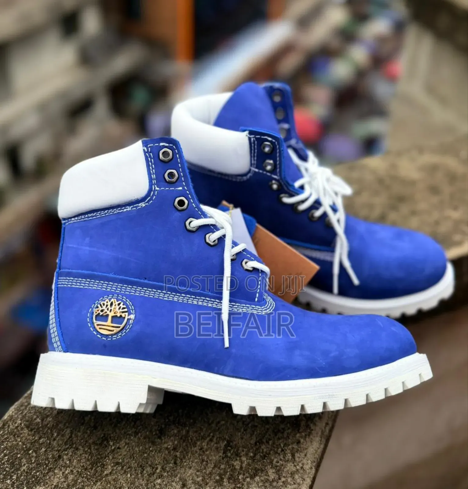 Timbs Nyeupe Na Bluu