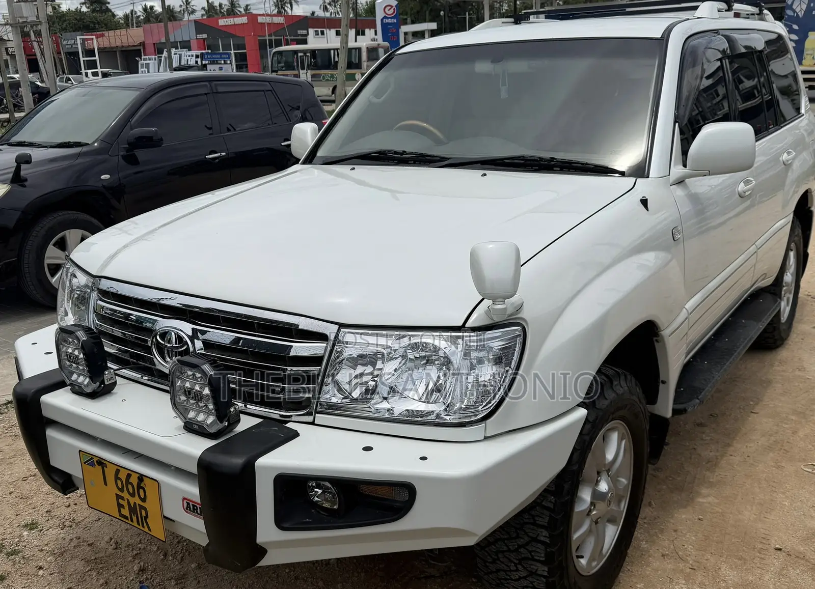 Toyota Land Cruiser 2005 White