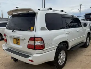 Toyota Land Cruiser 2005 White