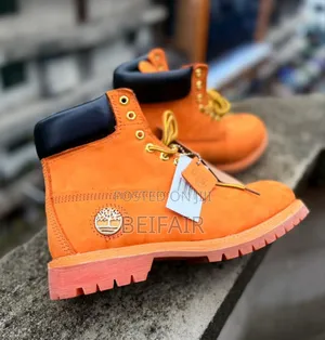 Brown Timbs Black Collar