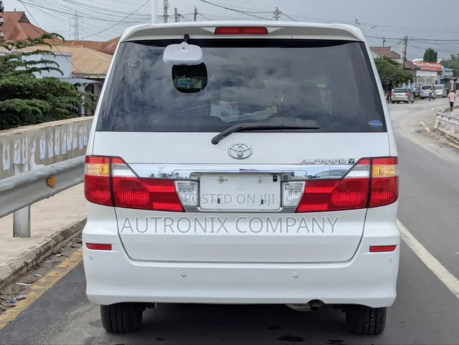 Toyota Alphard 2.4 Petrol AWD 2003 White