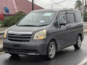 Toyota Noah 2.0 143hp AWD (8 Seater) 2008 Gray