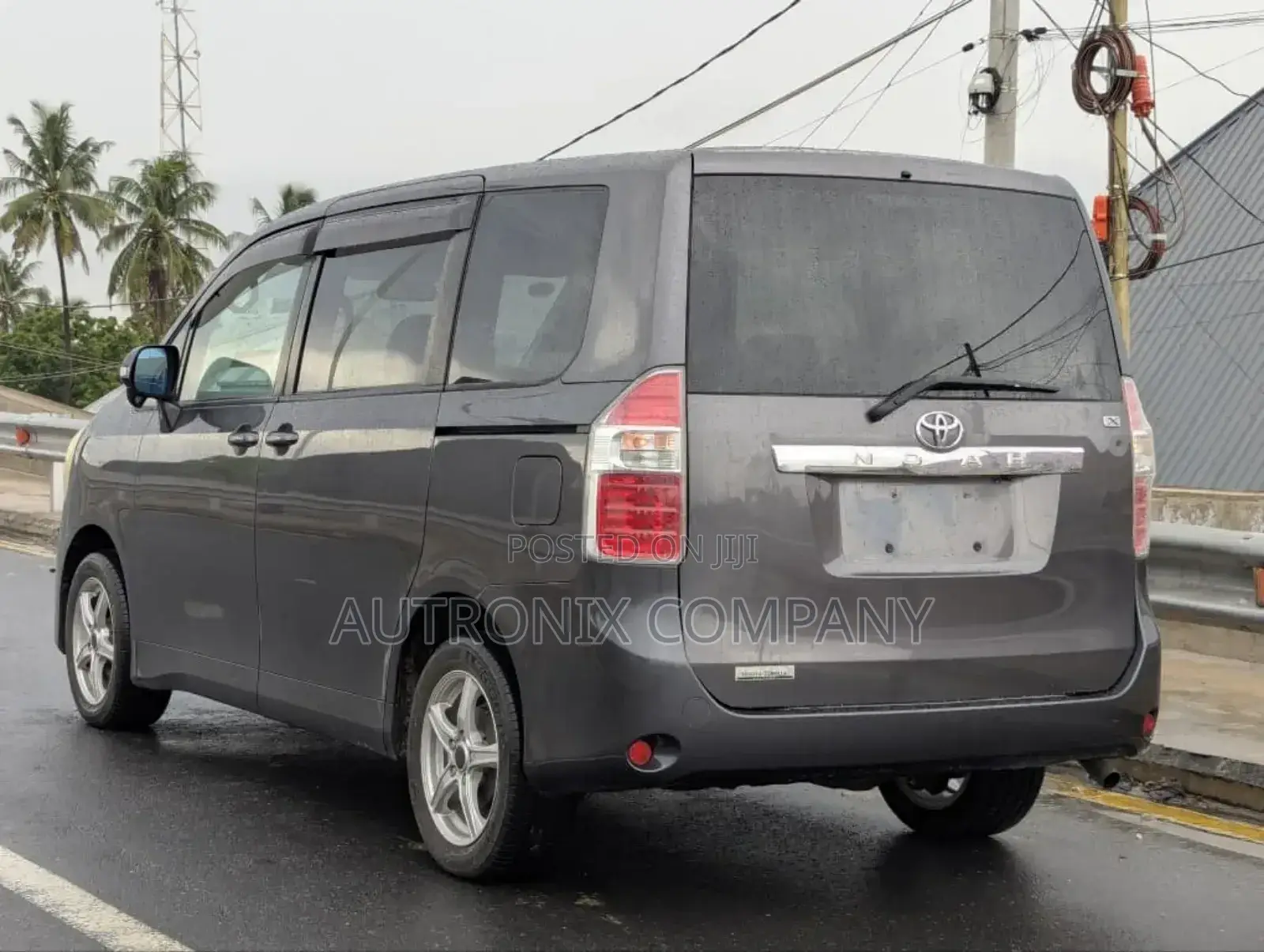 Toyota Noah 2.0 143hp AWD (8 Seater) 2008 Gray