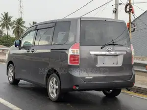 Toyota Noah 2.0 143hp AWD (8 Seater) 2008 Gray