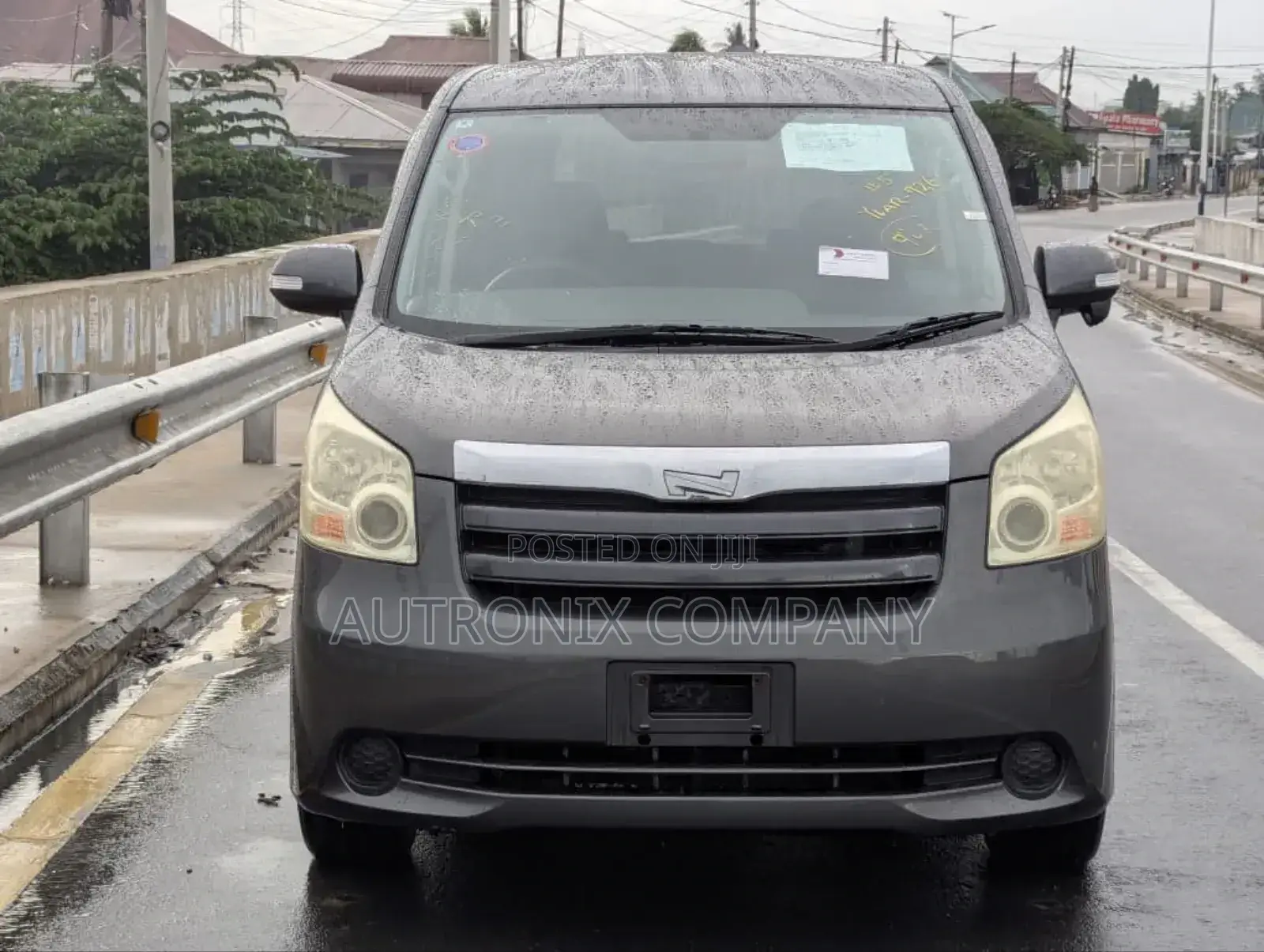 Toyota Noah 2.0 143hp AWD (8 Seater) 2008 Gray