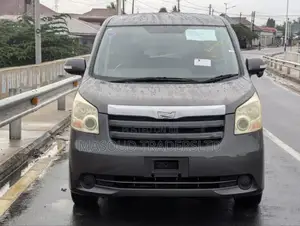 Toyota Noah 2.0 143hp AWD (8 Seater) 2008 Gray