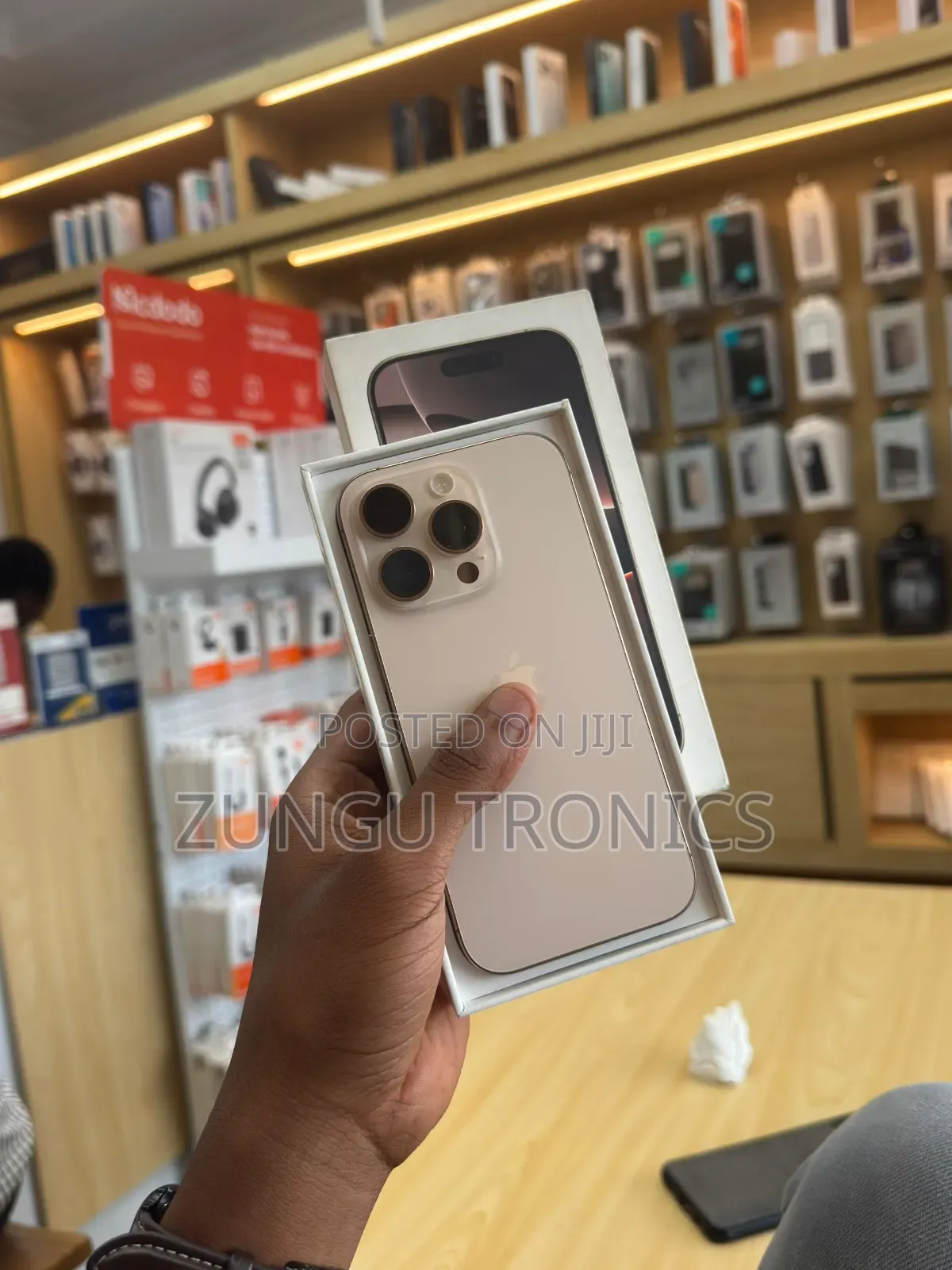 New Apple iPhone 16 Pro 256 GB Gold