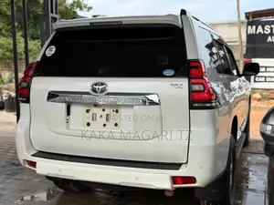 Toyota Land Cruiser Prado 2017 Pearl