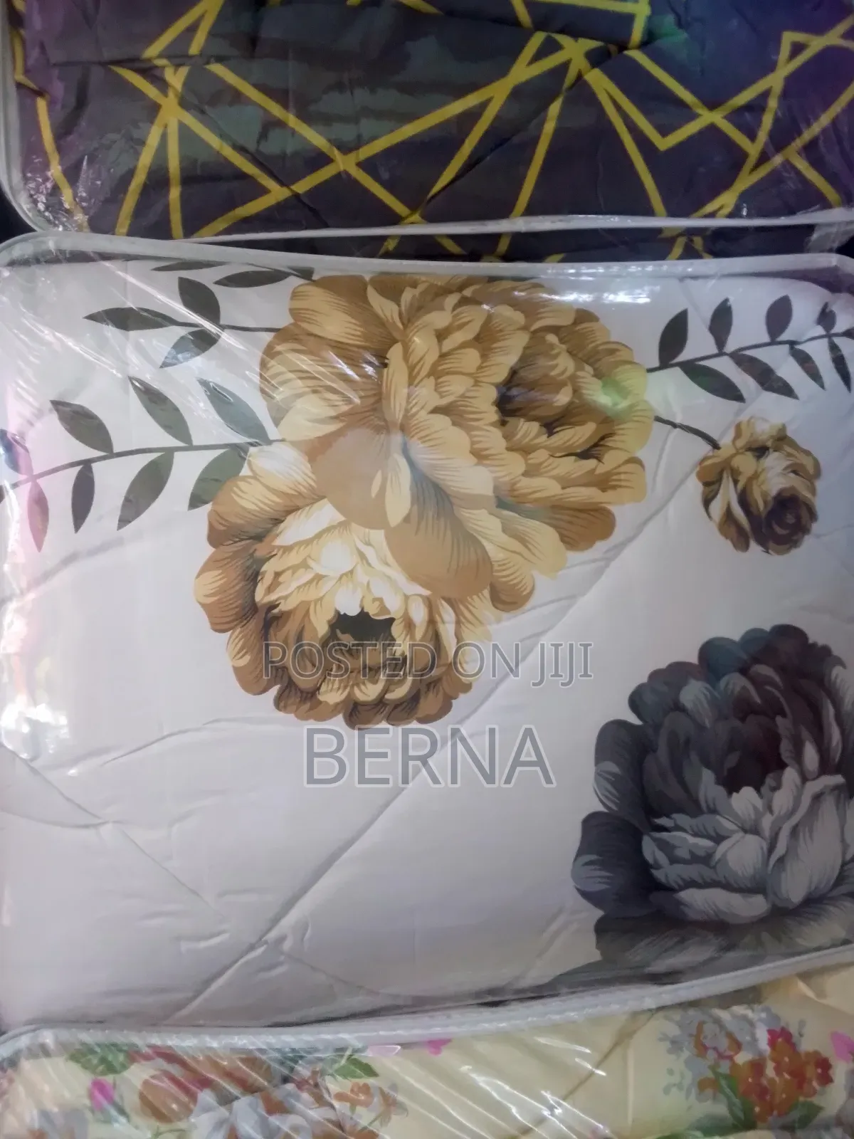 Duvet (Duvet+ Bedsheet+2 Pillow Cases)