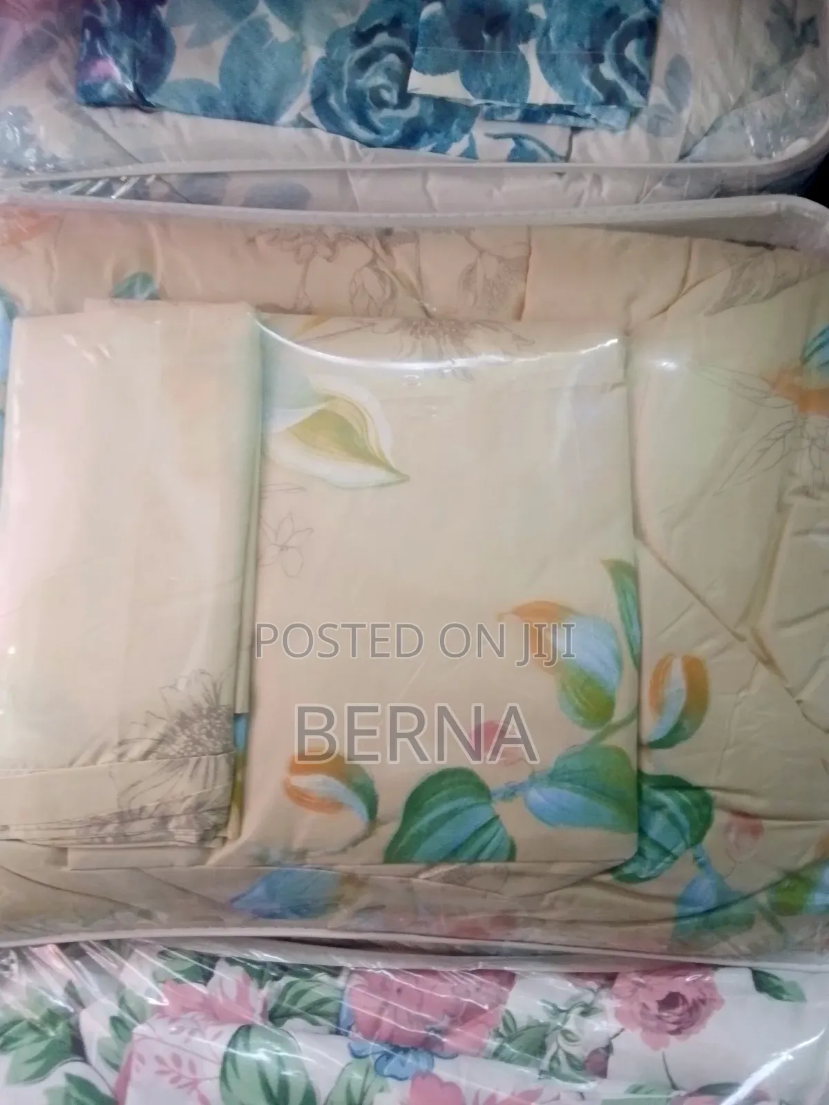 Duvet (Duvet+ Bedsheet+2 Pillow Cases)