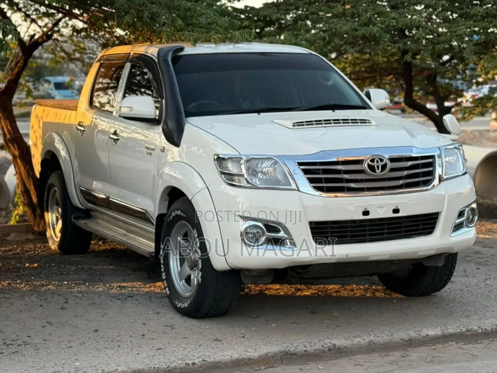 Toyota Hilux 2012 White