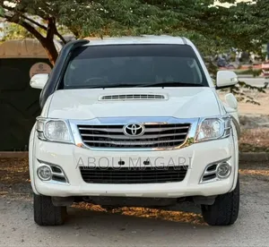 Toyota Hilux 2012 White