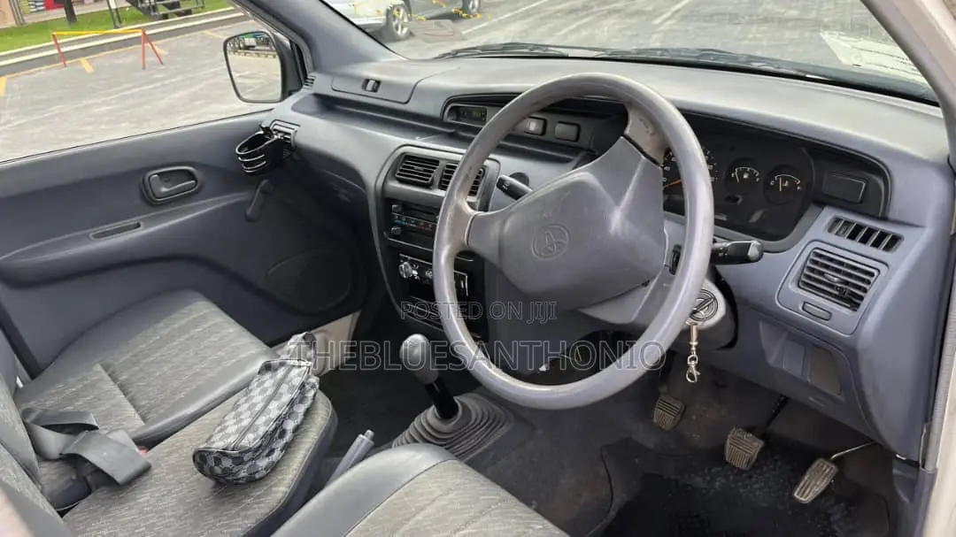 Toyota LiteAce Noah 1999 White