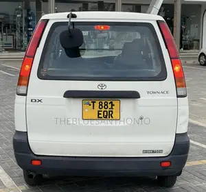 Toyota LiteAce Noah 1999 White
