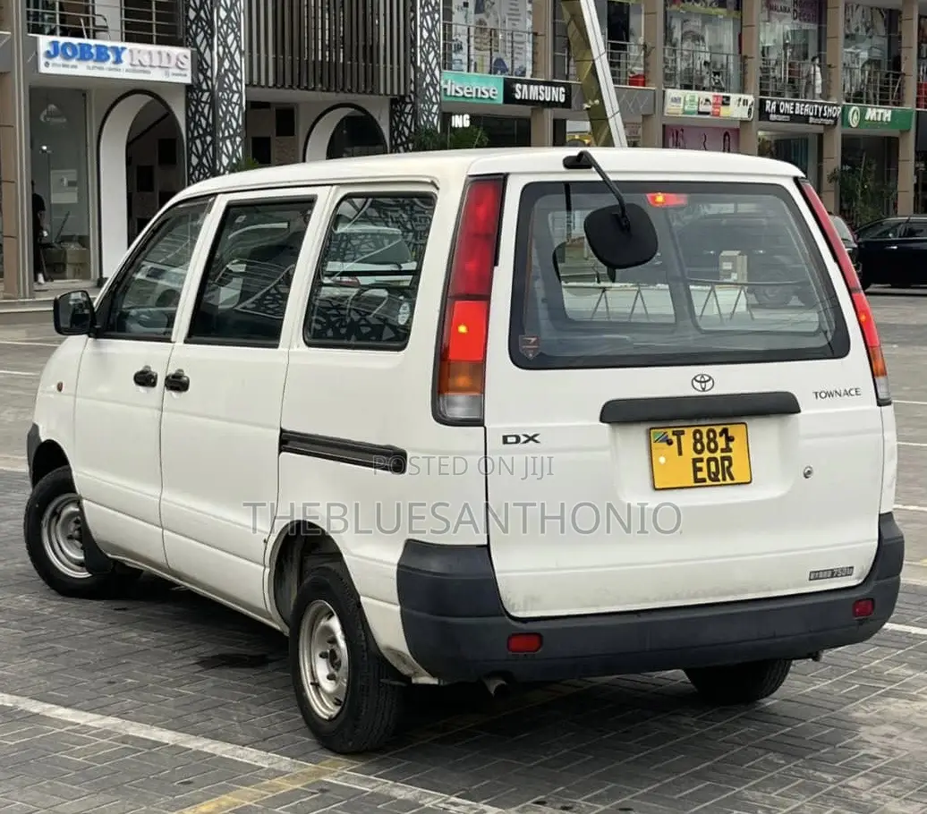 Toyota LiteAce Noah 1999 White