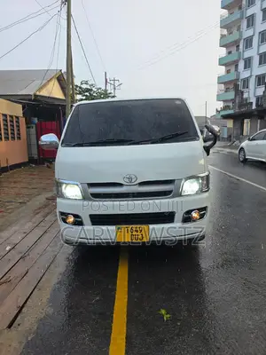Toyota HiAce 2006 White