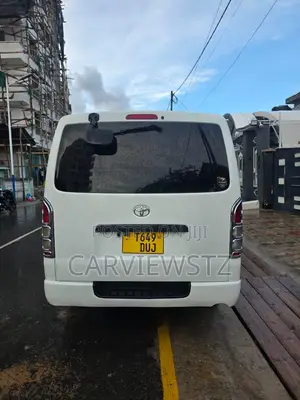 Toyota HiAce 2006 White