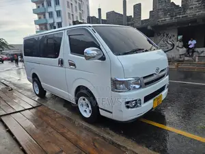 Toyota HiAce 2006 White