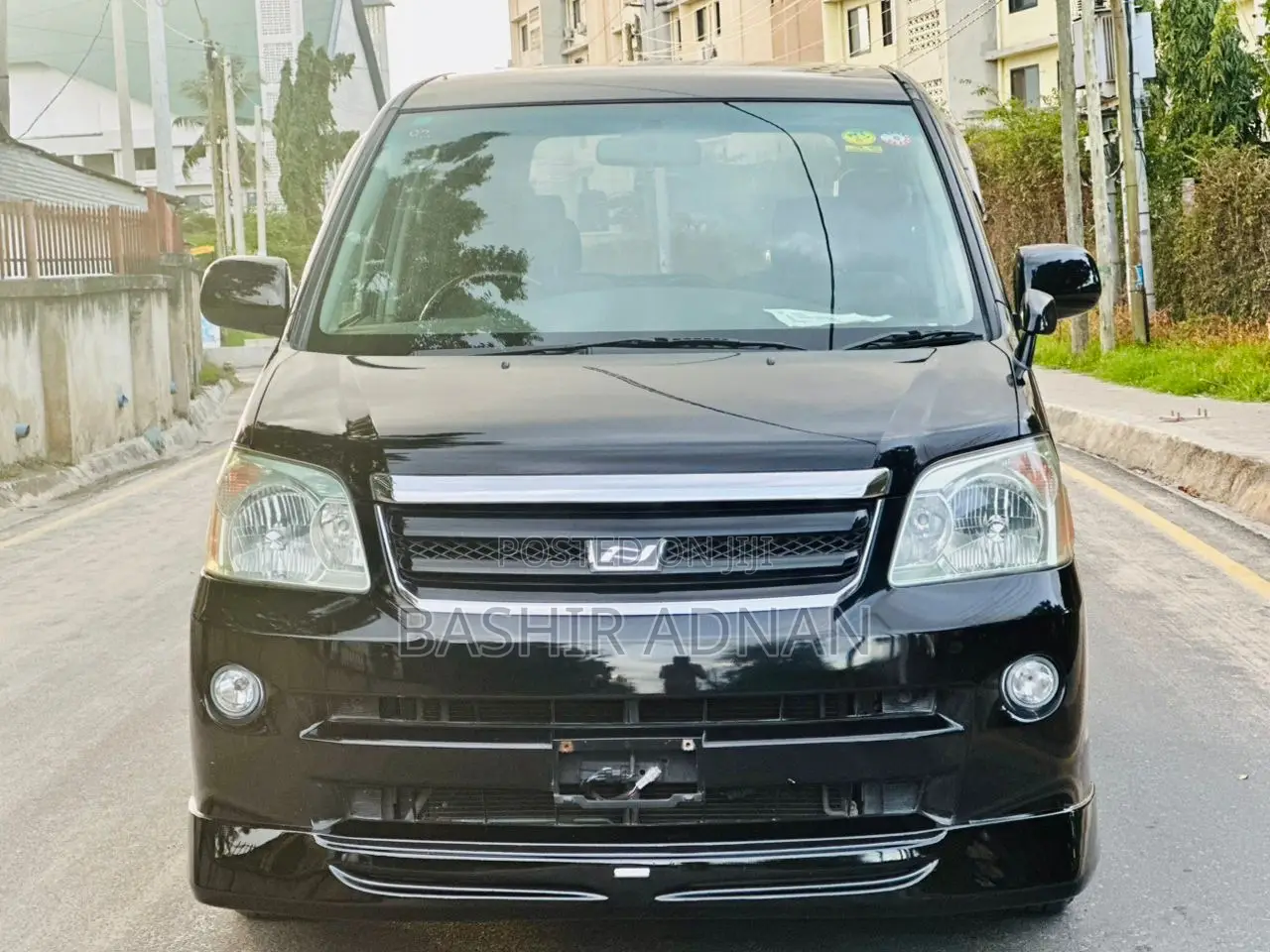 Toyota Noah 2.0 143hp FWD (7 Seater) 2007 Black