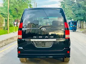 Toyota Noah 2.0 143hp FWD (7 Seater) 2007 Black