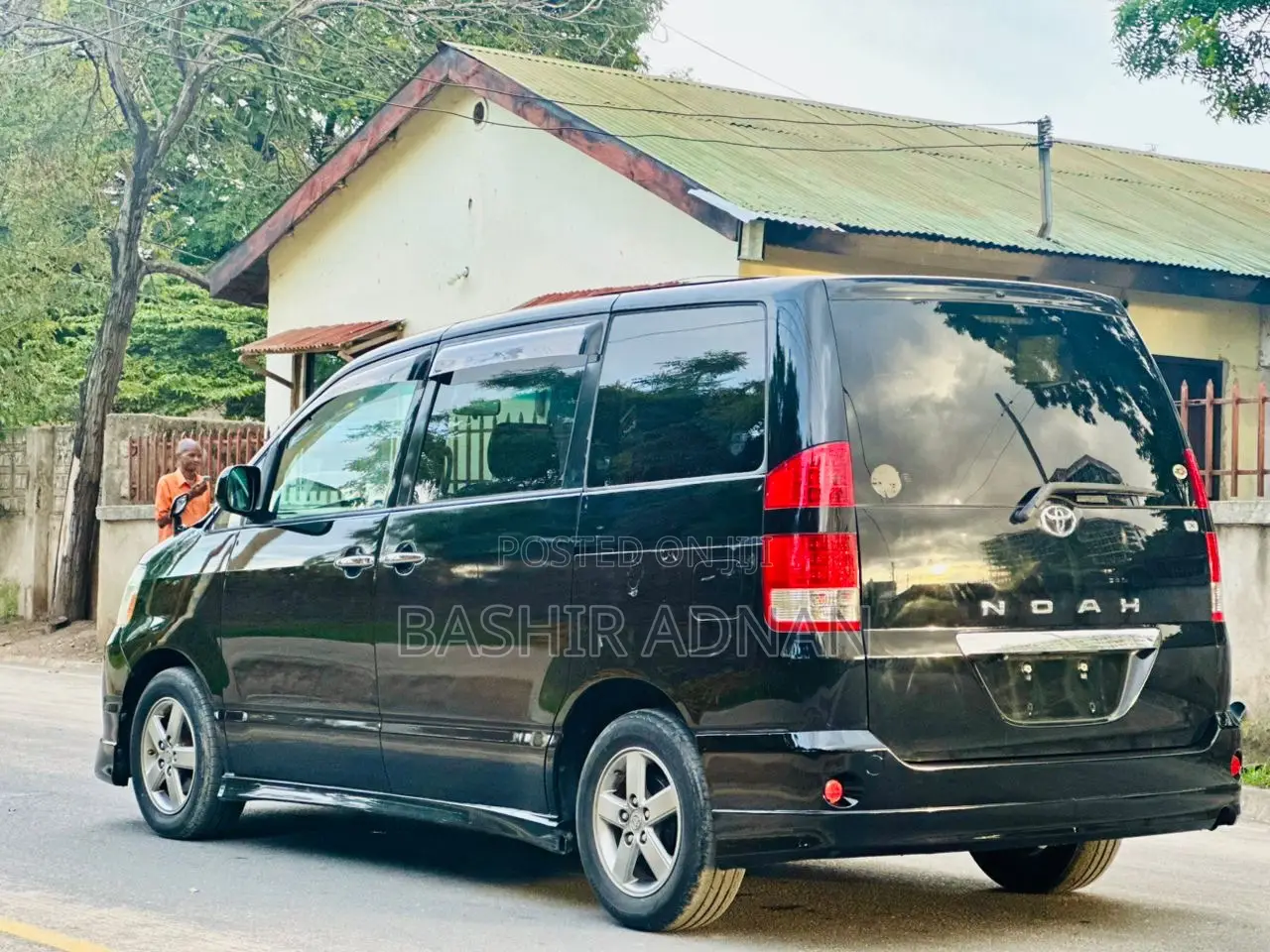 Toyota Noah 2.0 143hp FWD (7 Seater) 2007 Black