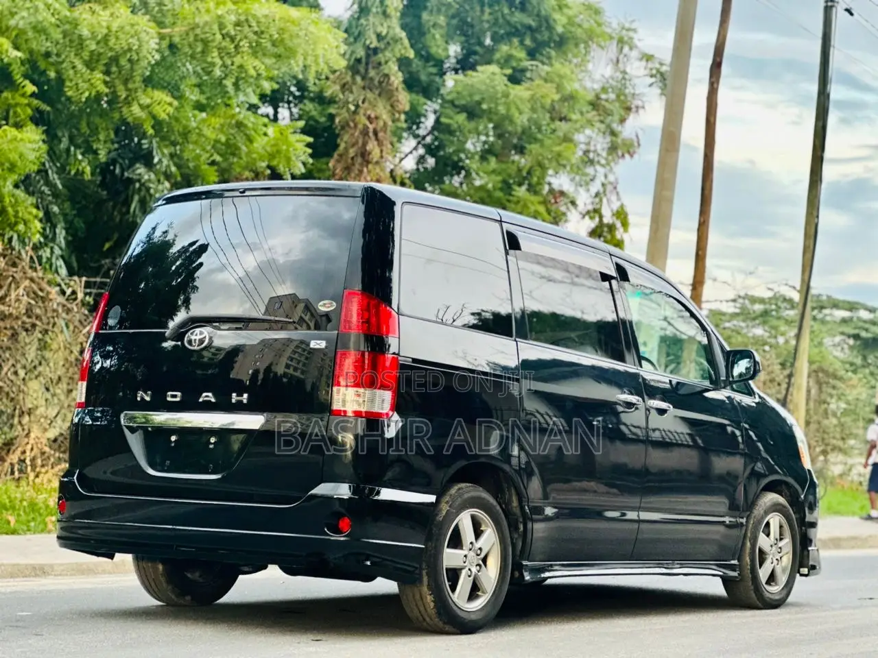 Toyota Noah 2.0 143hp FWD (7 Seater) 2007 Black
