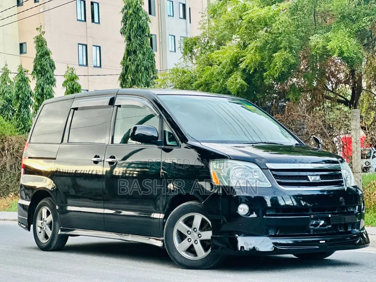 Toyota Noah 2.0 143hp FWD (7 Seater) 2007 Black