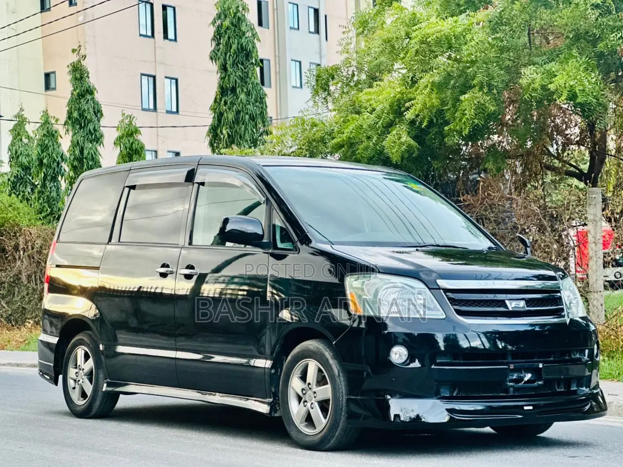 Toyota Noah 2.0 143hp FWD (7 Seater) 2007 Black